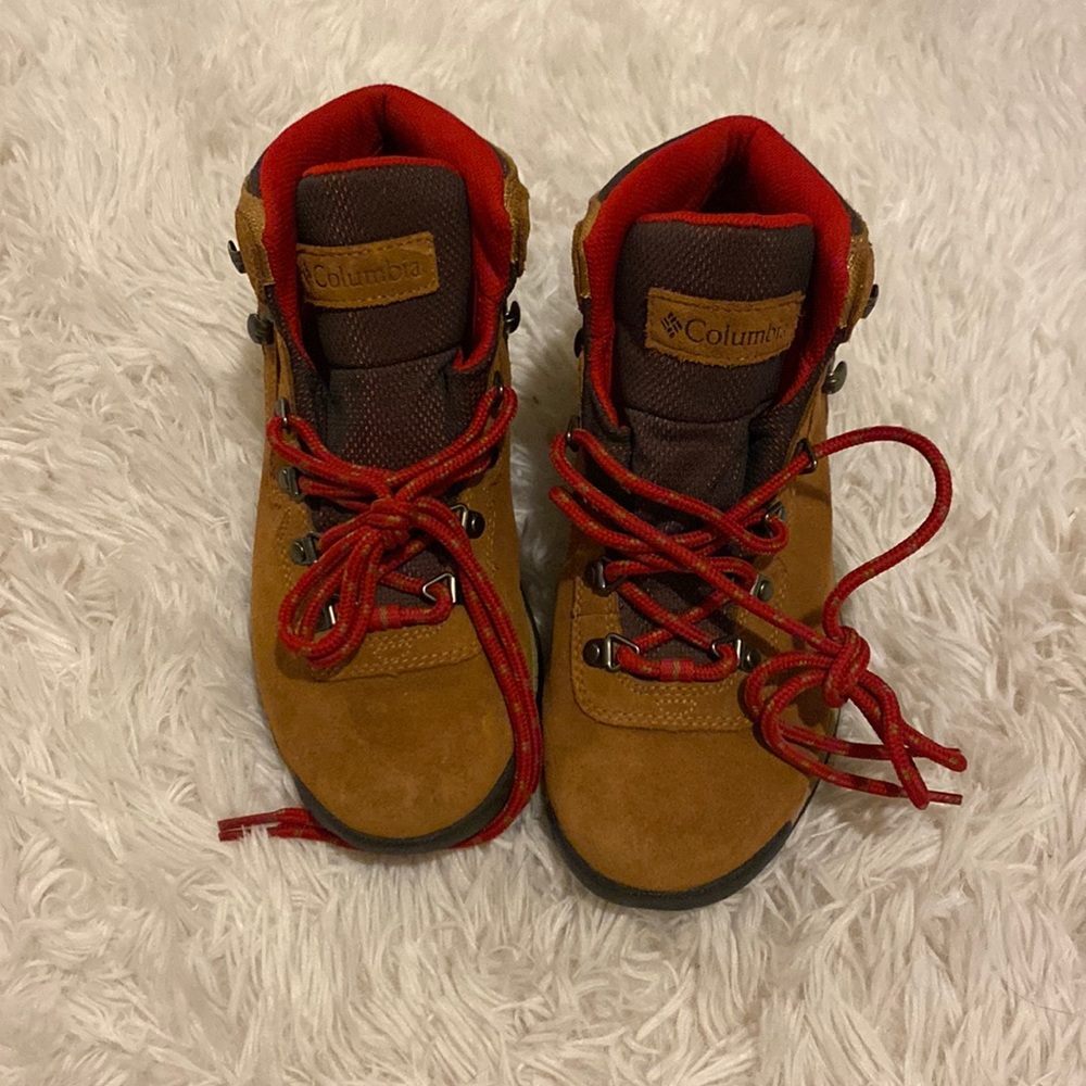 *SOLD* Columbia Newton Ridge Plus Hiking Boot